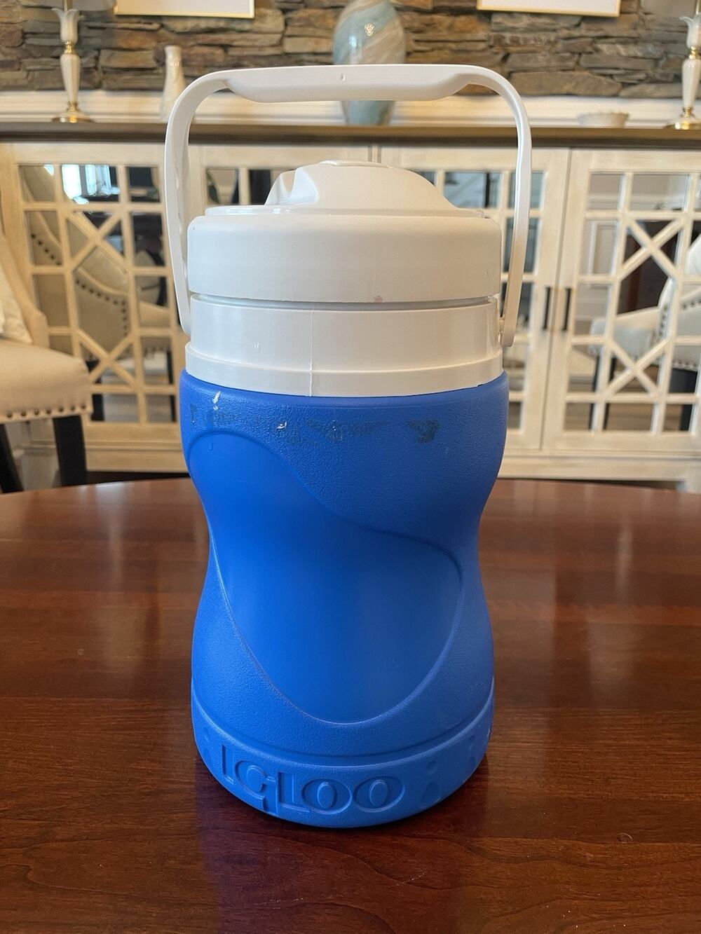 Igloo Water Jug Half Gallon Royal Blue Juice Ice Mixed Drinks Summer Beach Nice